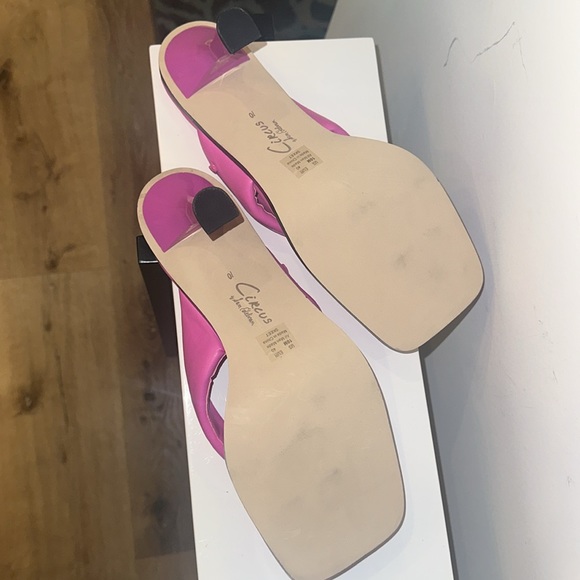 Thong heeled sandals - Picture 4 of 4